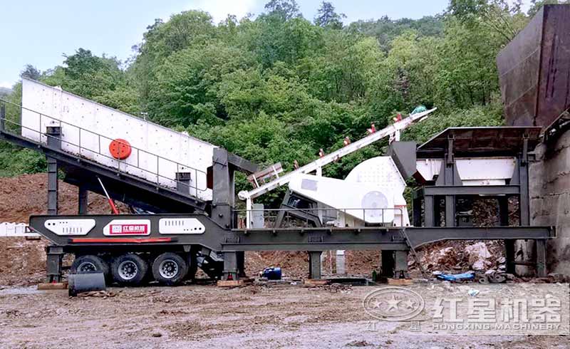 建筑垃圾粉碎現(xiàn)場